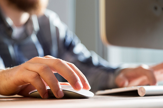 Ma al ratolí de l'ordinador